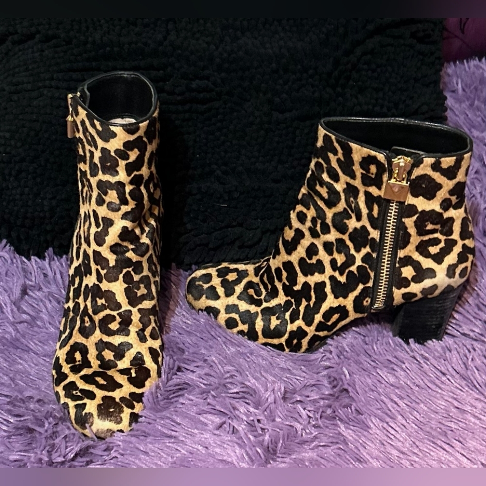 Michael Kors Leopard Print Bootie - Picture 1 of 1